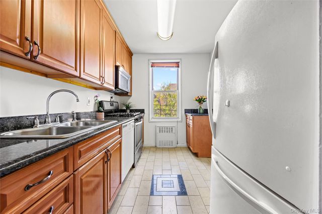 150-15 79th Avenue 6K, Kew Garden Hills, NY 11367