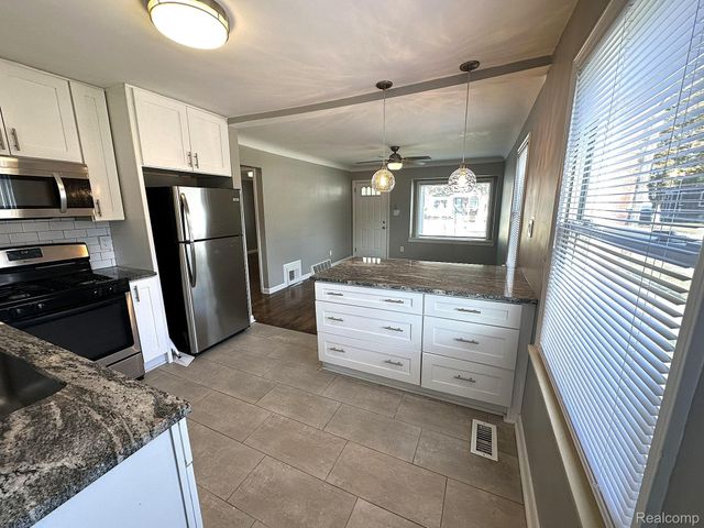 1136 18th Street, Wyandotte, MI 48192