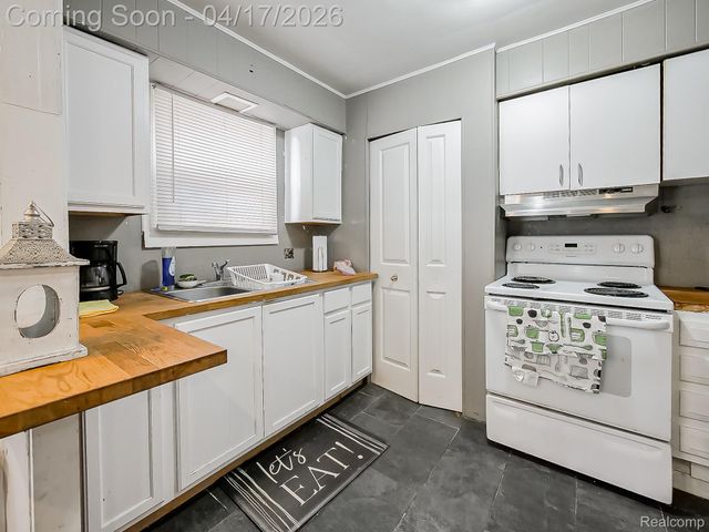 13551 Penrod Street, Detroit, MI 48223