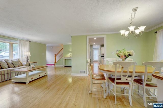 147 Lincoln Place, Waldwick, NJ 07463