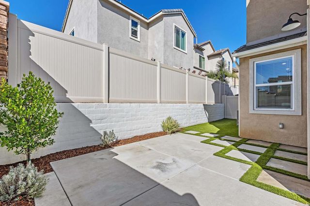 1918 Julie Dawn Place, Escondido, CA 92026