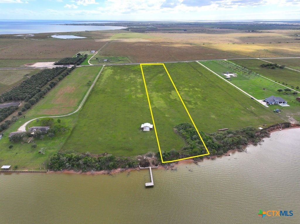 7 Shoreline Lane, Port Lavaca, TX 77979