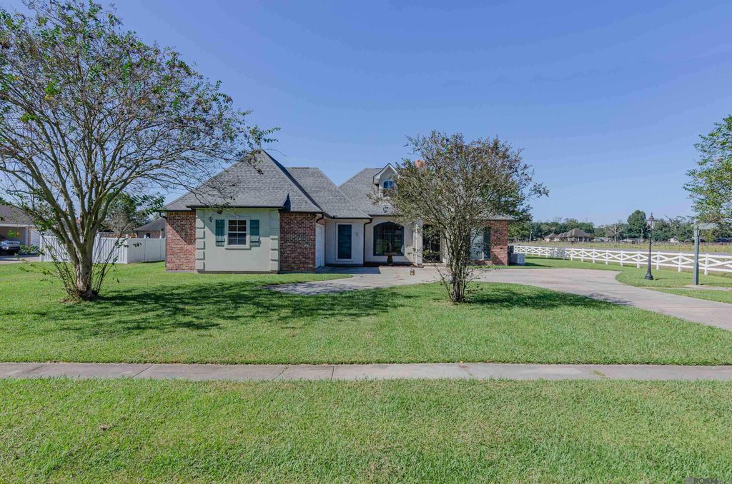 16559 Ole Homestead Ln, Prairieville, LA 70769