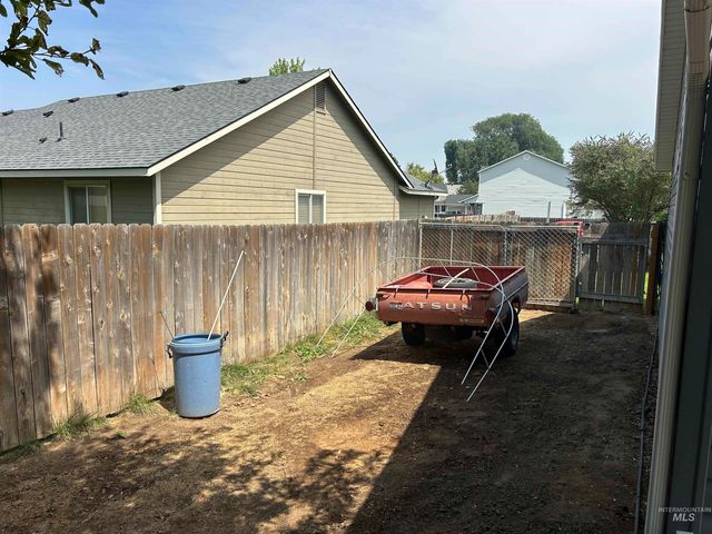 825 S Bonneville Drive, Nampa, ID 83686