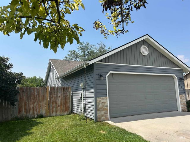 825 S Bonneville Drive, Nampa, ID 83686