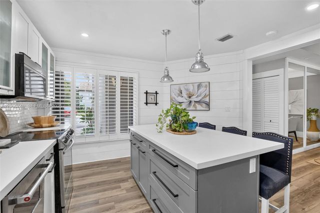 958 Mockingbird Lane 515, Plantation, FL 33324