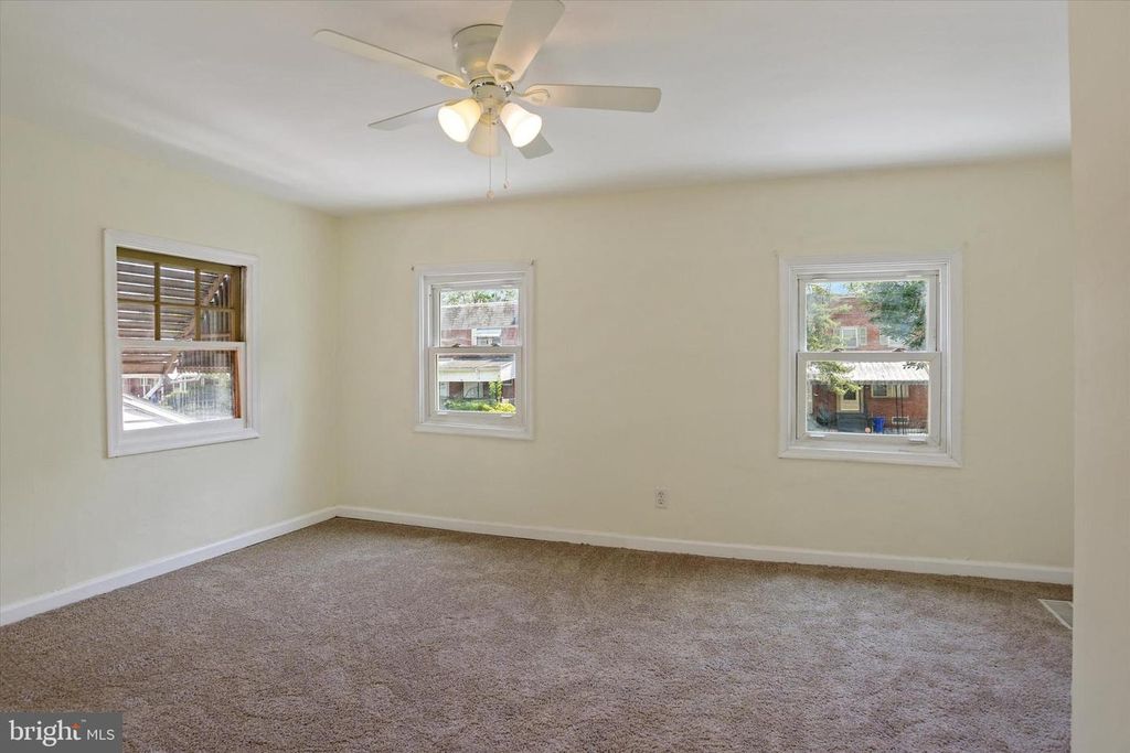 Image 16 of property listing at 2266 KENSINGTON ST, Harrisburg, PA 17104