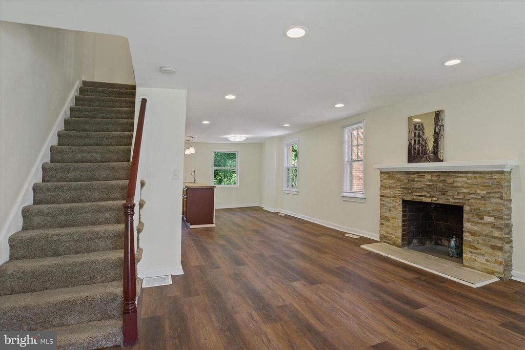 Image 5 of property listing at 2266 KENSINGTON ST, Harrisburg, PA 17104