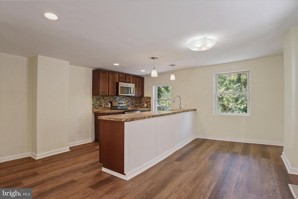 Image 7 of property listing at 2266 KENSINGTON ST, Harrisburg, PA 17104