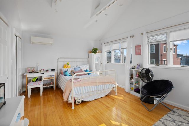 25 W 10th Road, Broad Channel, NY 11693