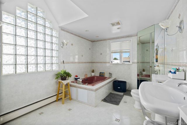 25 W 10th Road, Broad Channel, NY 11693