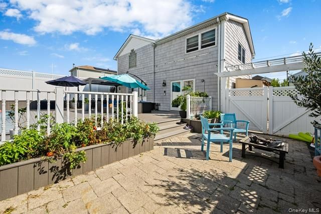 25 W 10th Road, Broad Channel, NY 11693