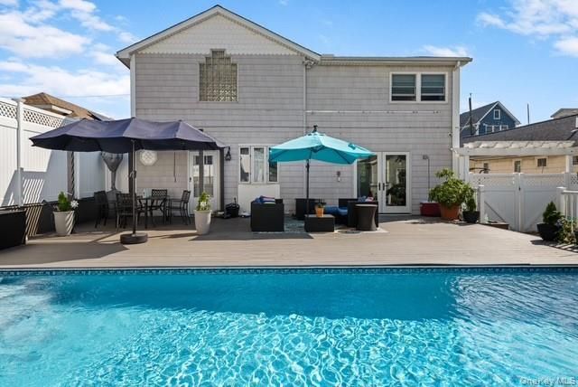 25 W 10th Road, Broad Channel, NY 11693