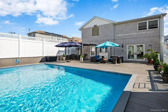 25 W 10th Road, Broad Channel, NY 11693