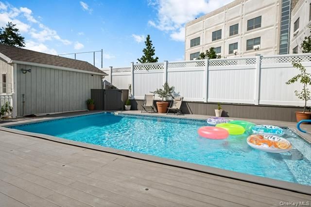 25 W 10th Road, Broad Channel, NY 11693