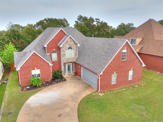 3821 S Rolling Oaks Drive, Tulsa, OK 74107