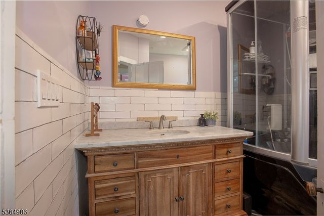 15 Rowe Pl, Franklin Boro, NJ 07416