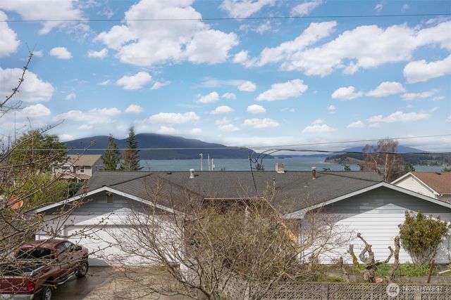 3412 W 4th St, Anacortes, WA 98221