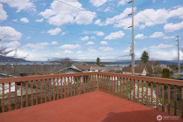 3412 W 4th St, Anacortes, WA 98221