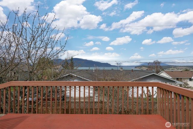 3412 W 4th St, Anacortes, WA 98221