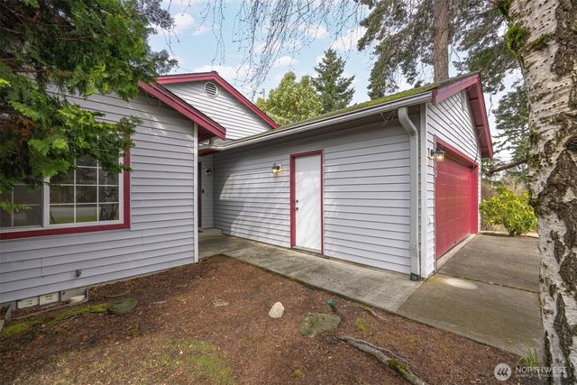 3412 W 4th St, Anacortes, WA 98221