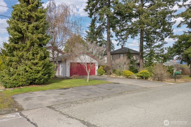 3412 W 4th St, Anacortes, WA 98221