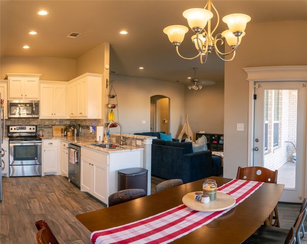 3115 Main Street, Granbury, TX 76049