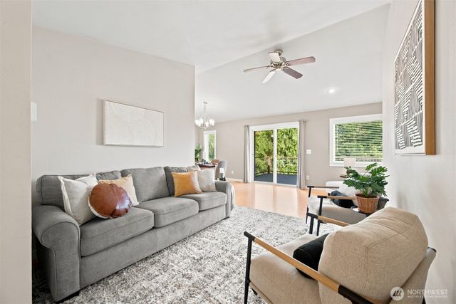 806 S Park Court, Lynden, WA 98264
