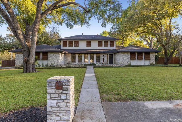 1939 Wayside, Seguin, TX 78155