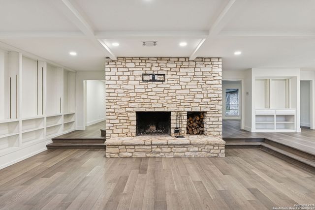 1939 Wayside, Seguin, TX 78155