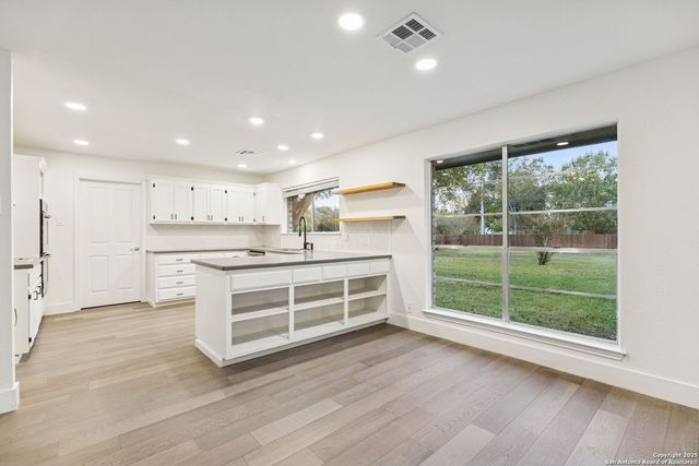 1939 Wayside, Seguin, TX 78155