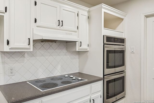 1939 Wayside, Seguin, TX 78155