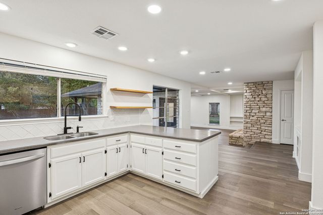 1939 Wayside, Seguin, TX 78155