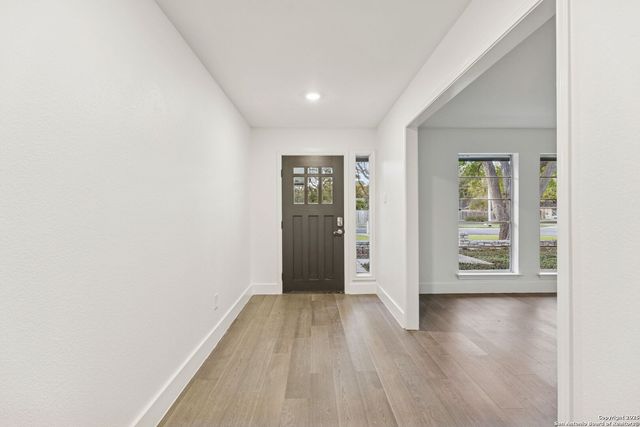 1939 Wayside, Seguin, TX 78155