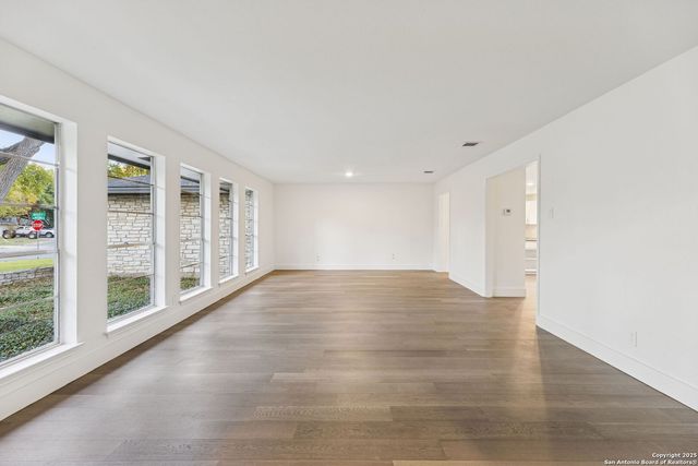 1939 Wayside, Seguin, TX 78155