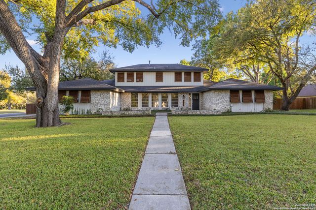 1939 Wayside, Seguin, TX 78155