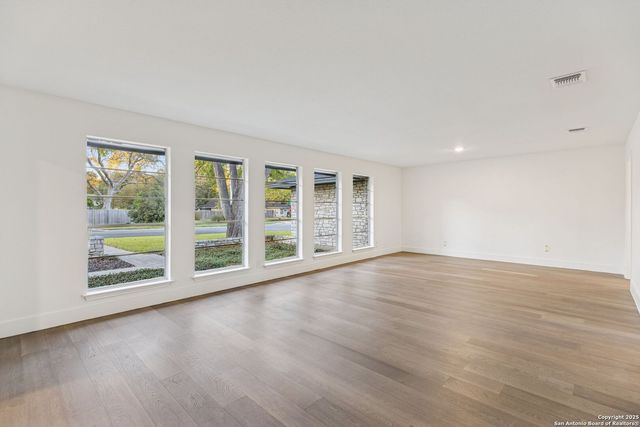 1939 Wayside, Seguin, TX 78155