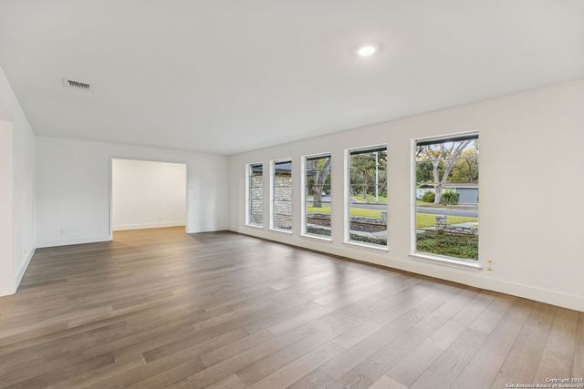 1939 Wayside, Seguin, TX 78155