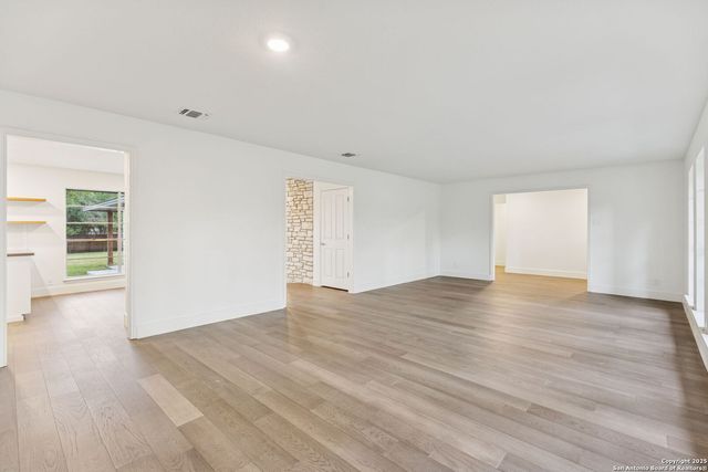 1939 Wayside, Seguin, TX 78155