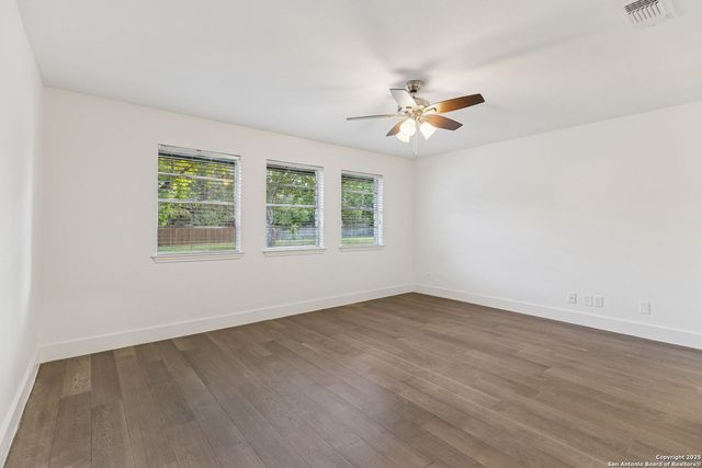 1939 Wayside, Seguin, TX 78155