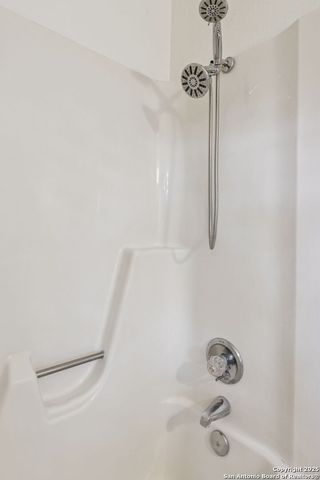 1939 Wayside, Seguin, TX 78155