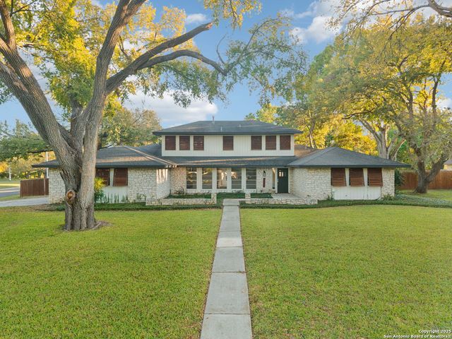 1939 Wayside, Seguin, TX 78155