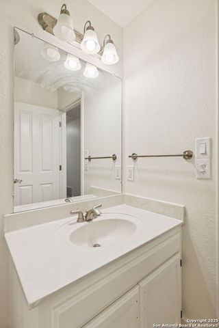 1939 Wayside, Seguin, TX 78155