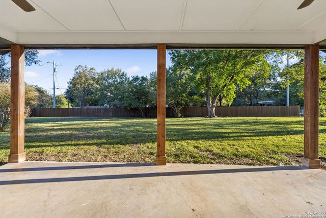 1939 Wayside, Seguin, TX 78155