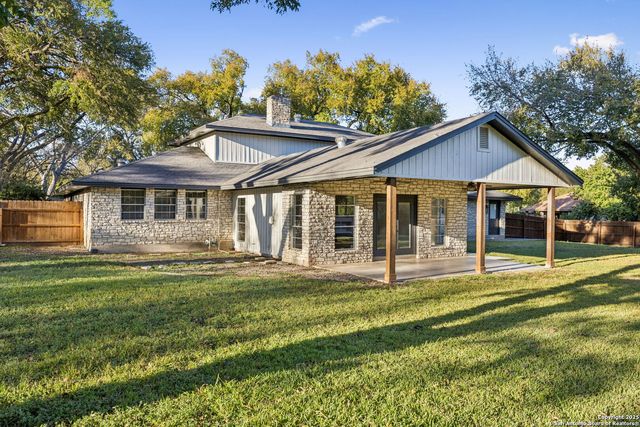 1939 Wayside, Seguin, TX 78155