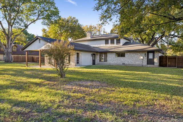 1939 Wayside, Seguin, TX 78155