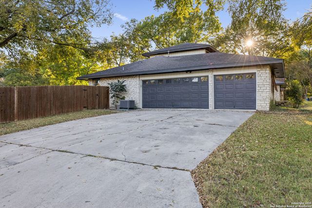 1939 Wayside, Seguin, TX 78155