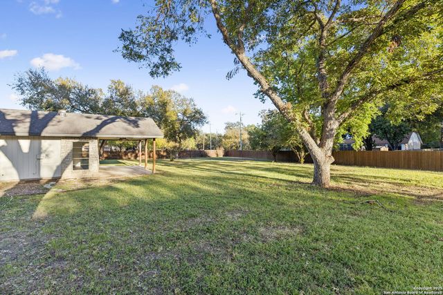 1939 Wayside, Seguin, TX 78155