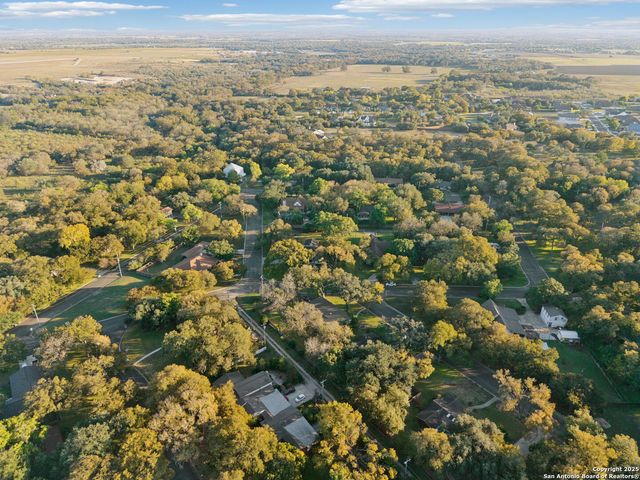 1939 Wayside, Seguin, TX 78155