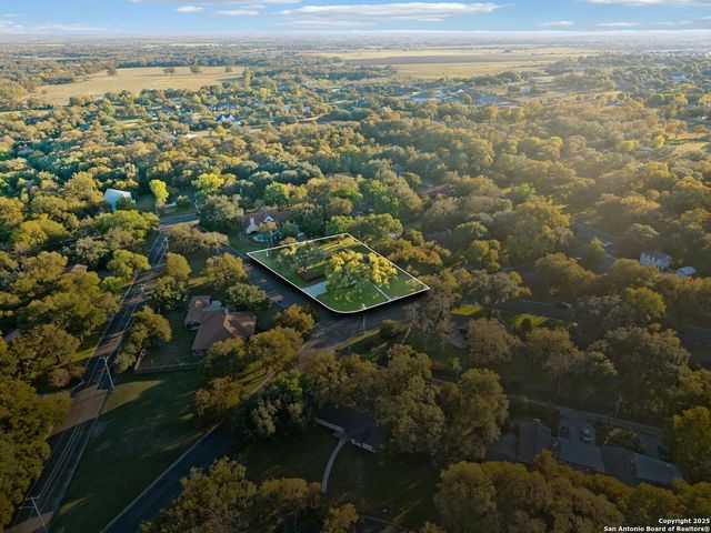 1939 Wayside, Seguin, TX 78155